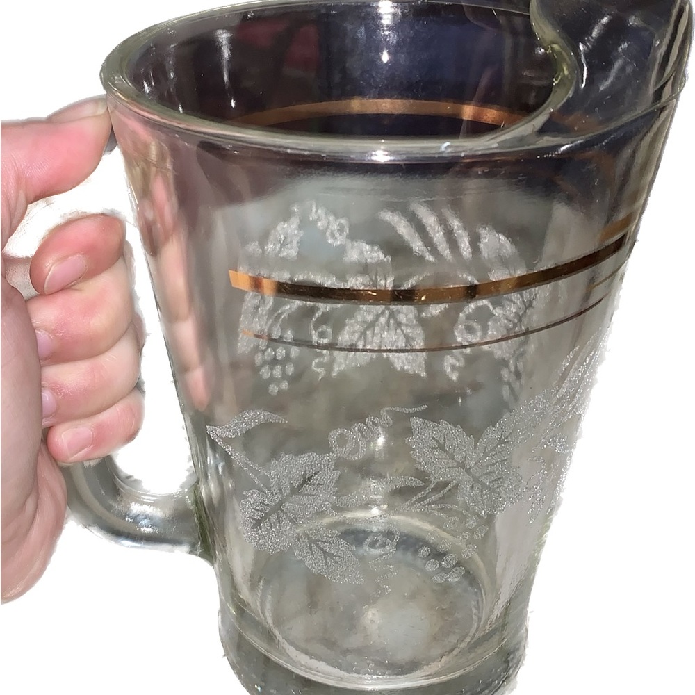 🤩3/$10 Vintage glass serving pitcher with etching and gold decor